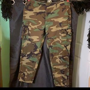 Men's Cargo Camo Pants Size XL